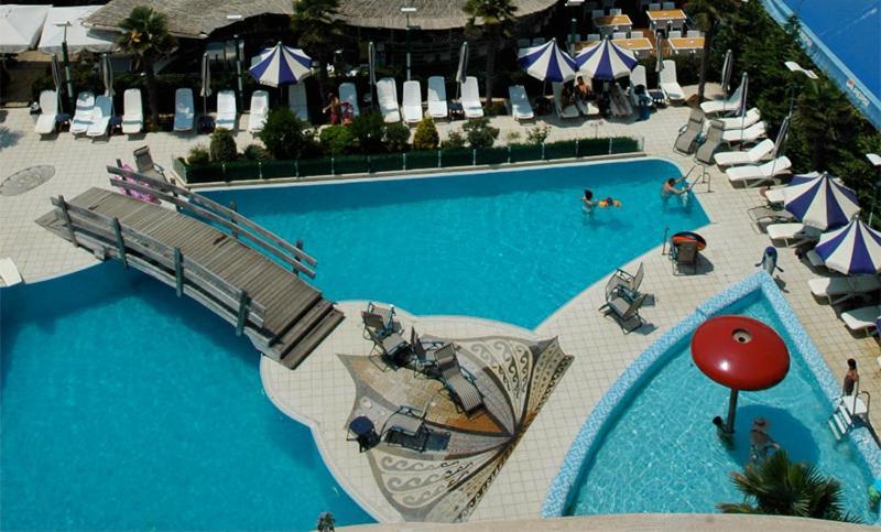 Vela Hotel Restaurant Golem  Eksteriør billede