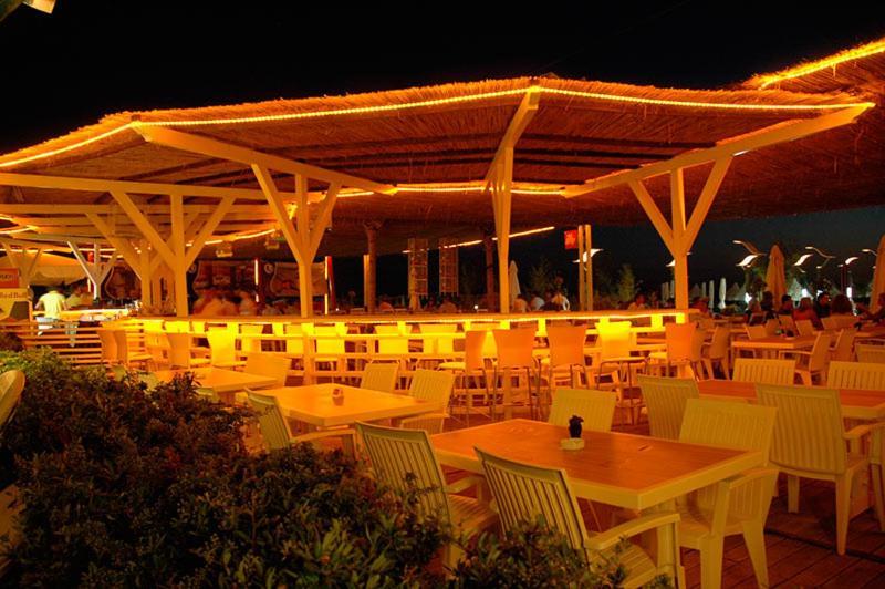 Vela Hotel Restaurant Golem  Eksteriør billede